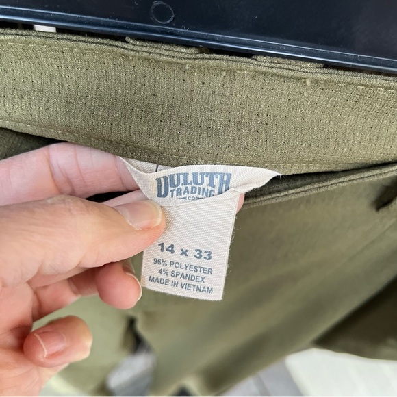 Duluth Trading Co Wm’s Breeze Shooter Slim Leg pant In Olive Green Sz 14 x 33 - Picture 6 of 16